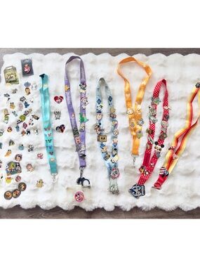 Disney Pin Bundle 100 Pieces